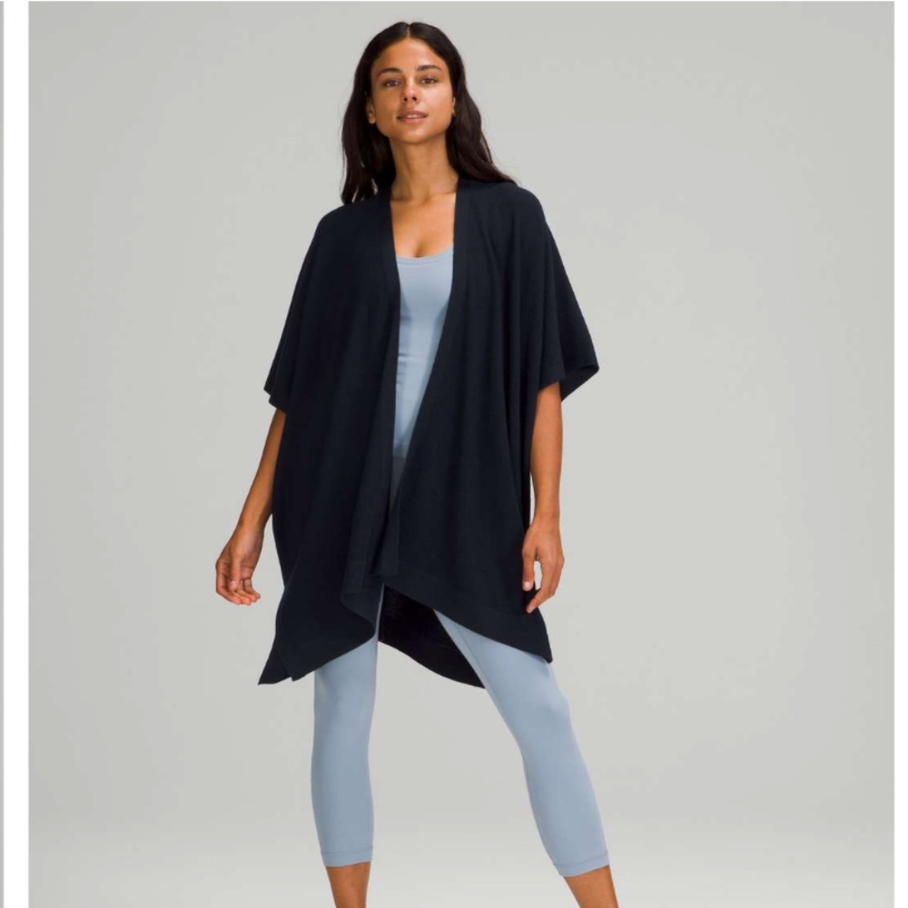 Lululemon Merino Wool Short Sleeve Wrap in True Navy M/L